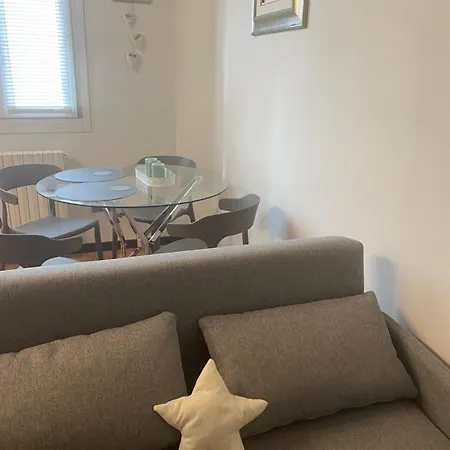 Apartment Cento14 Di Fronte Casa Di Cura Fogliani Vicino Centro Storico Parcheggio Privato